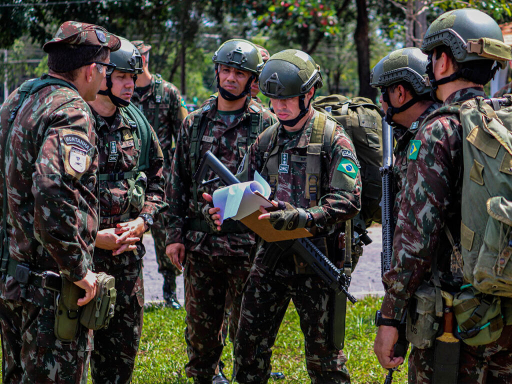 Tropas do Exército Brasileiro verificam prontidão para exercício  internacional - DefesaNet