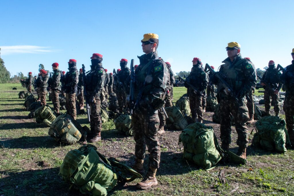 Tropas do Exército Brasileiro verificam prontidão para exercício  internacional - DefesaNet