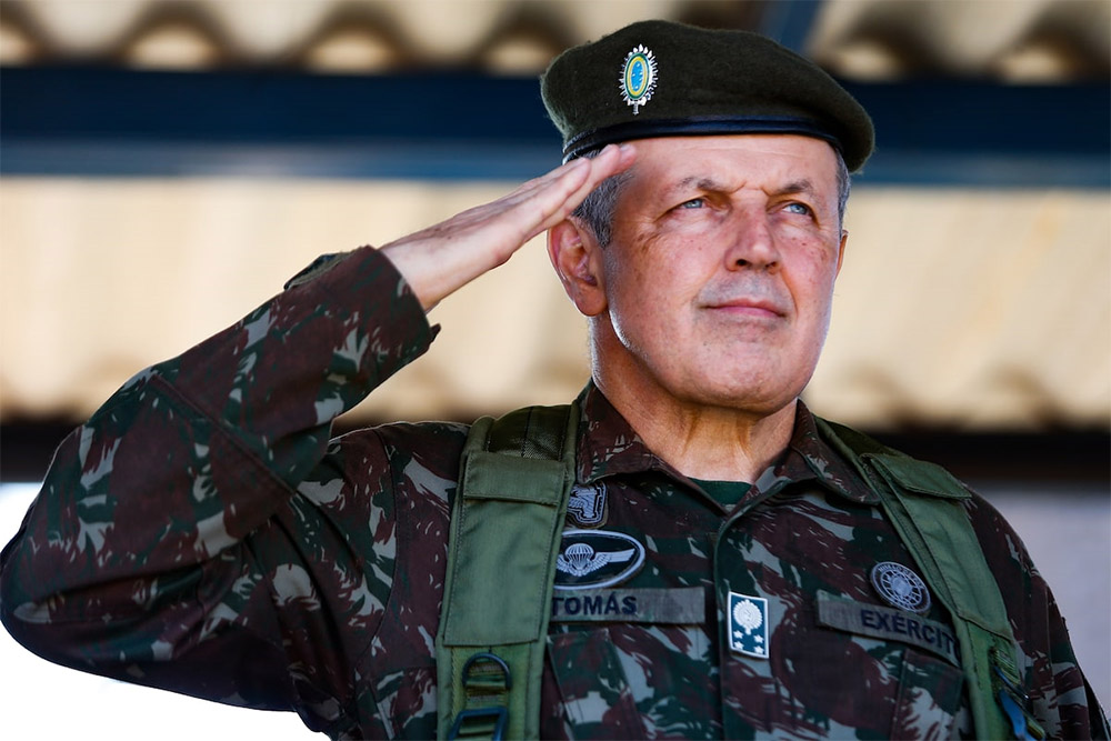 Entrevista Comandante do Exército - Gen Ex Tomás Paiva - DefesaNet